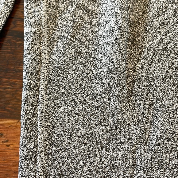 Roots salt and pepper jogger sweat pants size small. - Picture 8 of 10